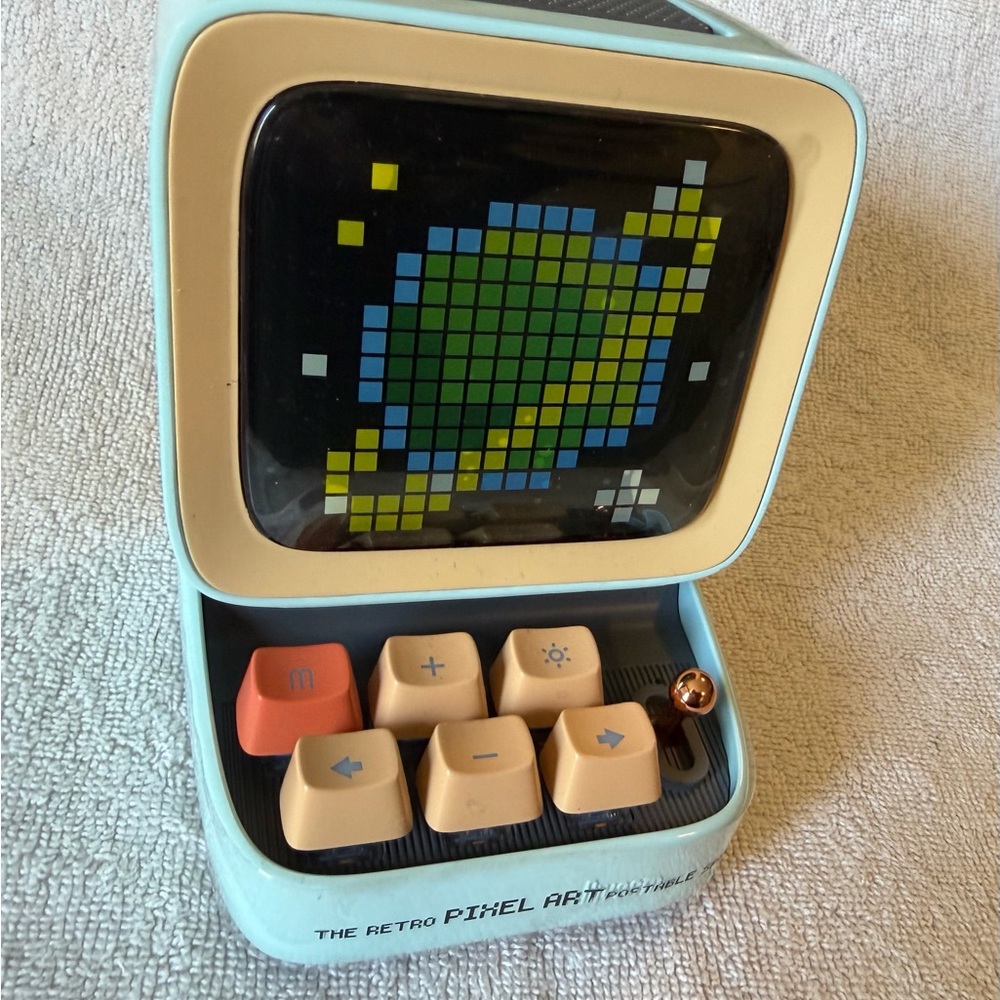 Divoom Ditoo Retro Pixel Art Game Bluetooth Speaker - Picture 14 of 15